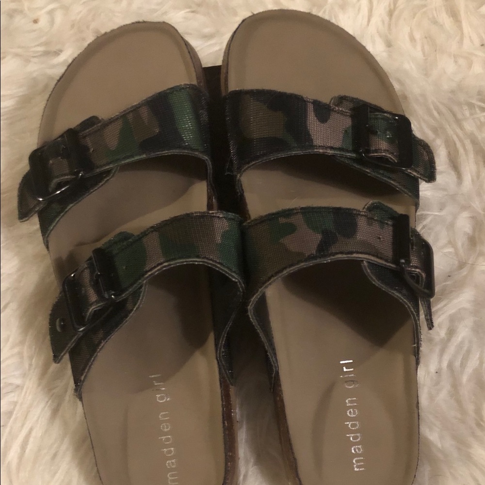 Madden Girl Brando Footbed shoes